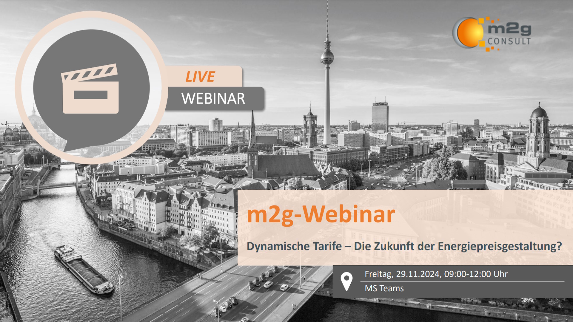 Grafik eines Online-Webinars mit Blick auf die Berliner Skyline, im Vordergrund die Spree und der Berliner Fernsehturm. Links ein Symbol für ein Video mit der Aufschrift „LIVE WEBINAR“, rechts oben das m2g-Consult-Logo. In der Mitte steht: „m2g-Webinar – Dynamische Tarife – Die Zukunft der Energiepreisgestaltung?“ mit dem Termin „Freitag, 29.11.2024, 09:00–12:00 Uhr, MS Teams“.
